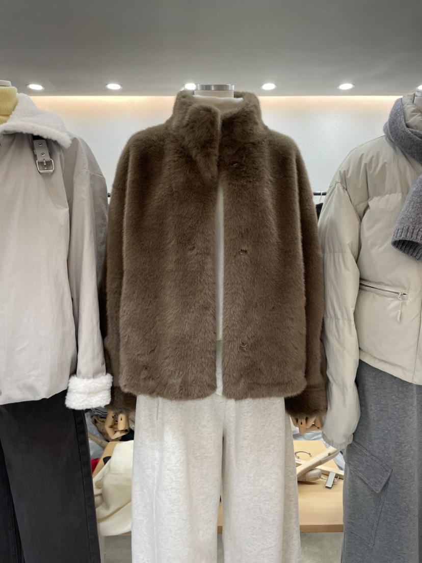 EGGPLANT東大門㊣直郵女士新款職業真品人氣推薦短款大衣貂皮EGGPLANT短款大衣