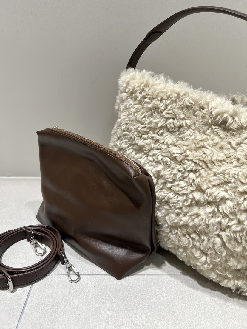 CESTLAVIE韓國直郵㊣女裝新品熱賣人氣單肩斜跨包含小包羊毛CESTLAVIE單肩/斜跨包