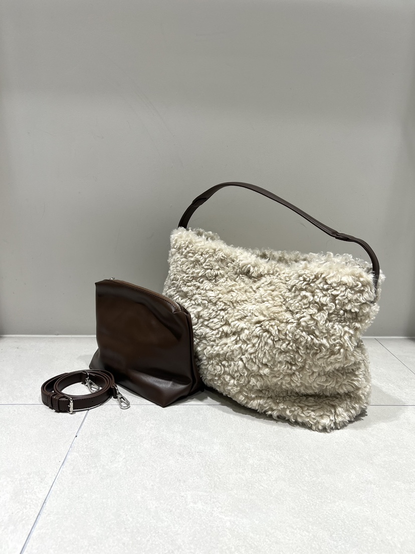 CESTLAVIE韓國直郵㊣女裝新品熱賣人氣單肩斜跨包含小包羊毛CESTLAVIE單肩/斜跨包圖色1