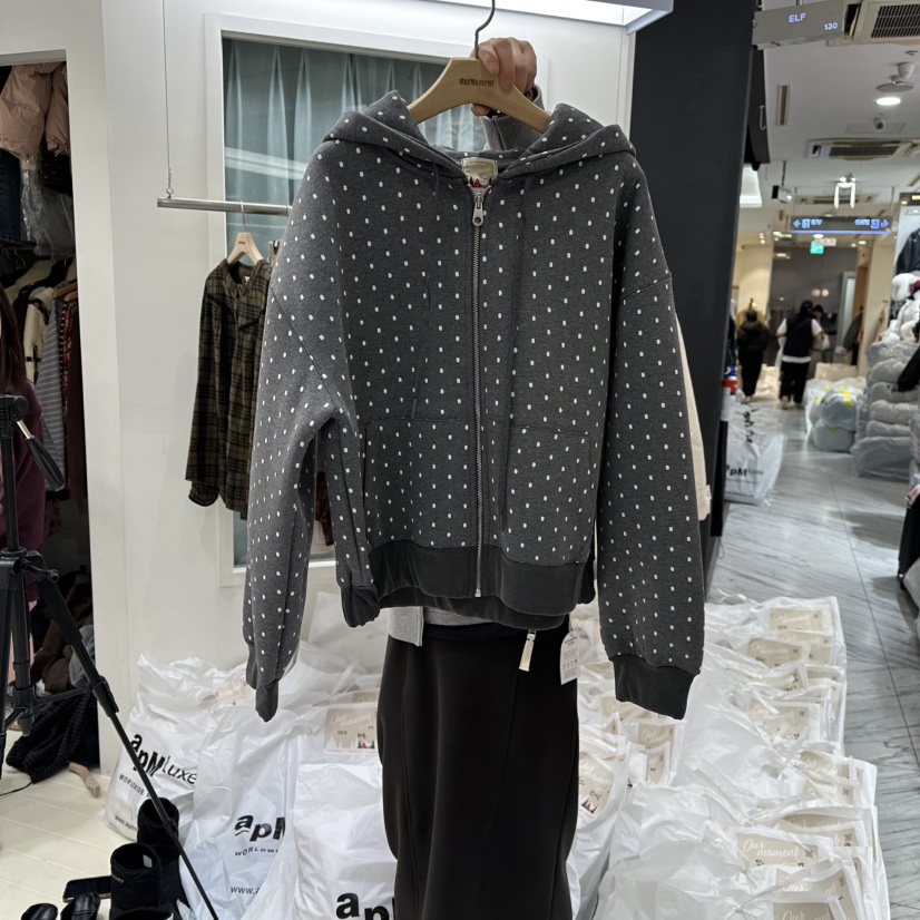 OURMOMENT東大門㊣直郵女士新品推薦職業真品人氣休閑衛衣加絨OURMOMENT衛衣圖色1