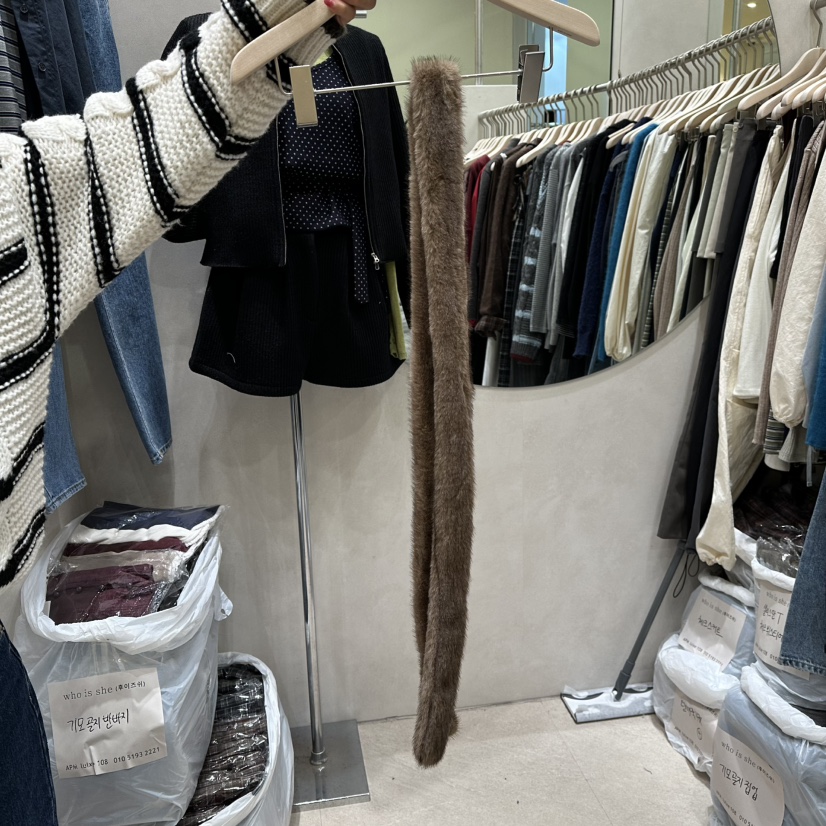 WHO IS SHE韓國直郵㊣女士新品熱賣真品圍巾披肩貂皮圍巾WHO IS SHE圍巾/披肩圖色2