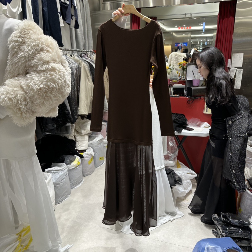 SOLAR韓國代購㊣女裝新品推薦休閑人氣時尚連衣裙不含腰帶露肩SOLAR連衣裙圖色2棕色