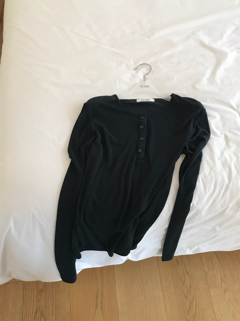 ESCHER韓國代購㊣女士新品時尚真品人氣長袖T恤不含吊帶紐扣ESCHER長袖T恤