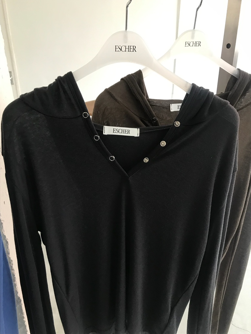 ESCHER韓國直郵㊣女裝新款時尚推薦人氣熱賣真品休閑長袖T恤ESCHER長袖T恤