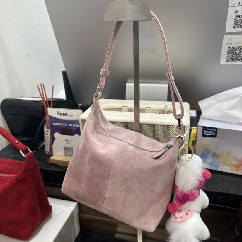 LEONIE韓國直郵㊣女裝新品真品單肩斜跨包不含飾品有長肩帶LEONIE單肩/斜跨包圖色1