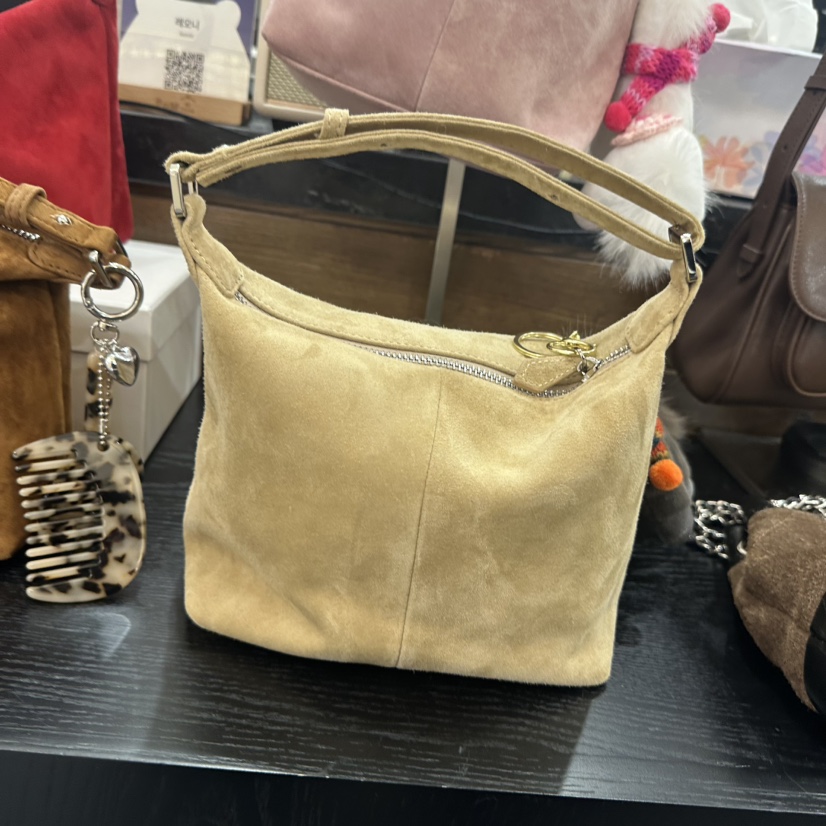 LEONIE韓國直郵㊣女裝新品真品單肩斜跨包不含飾品有長肩帶LEONIE單肩/斜跨包圖色2