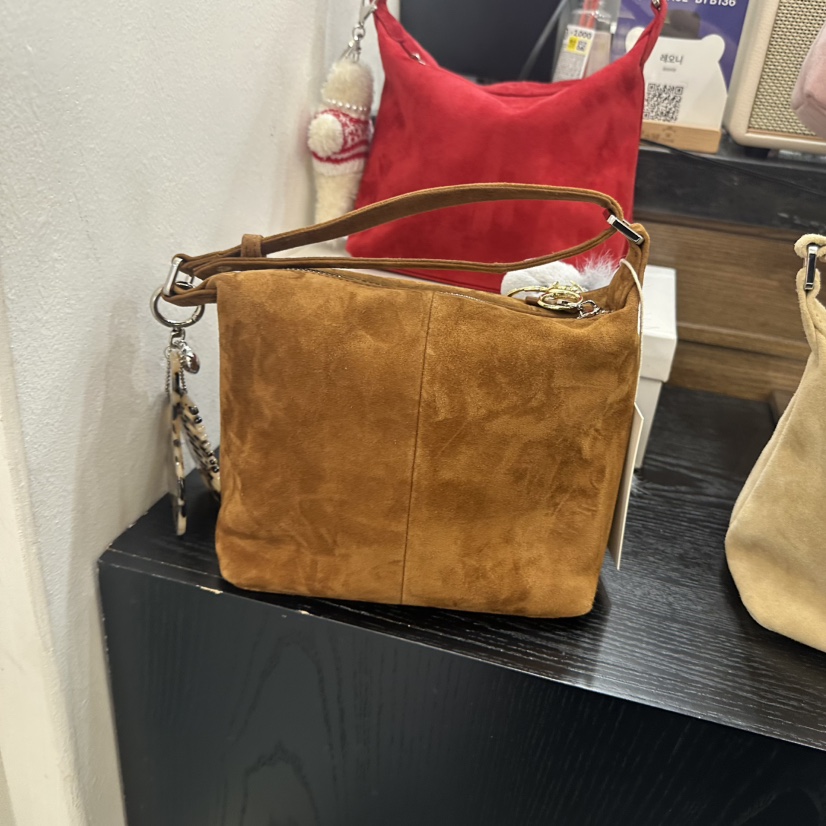 LEONIE韓國直郵㊣女裝新品真品單肩斜跨包不含飾品有長肩帶LEONIE單肩/斜跨包圖色3