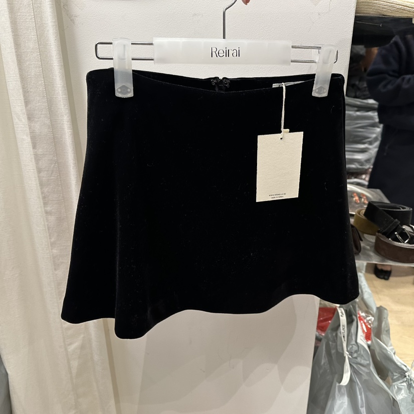 REIRAI東大門㊣代購女裝新款推薦真品熱賣職業休閑短裙天鵝絨Reirai短裙圖色1黑色