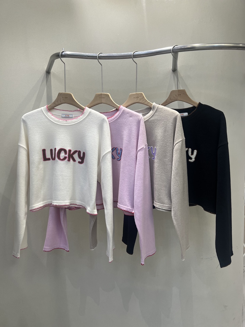 PLUM-q東大門㊣直郵女士新品時尚熱賣真品人氣長袖T恤刺繡PLUM長袖T恤