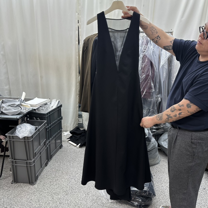 ONEBYTWO韓國直郵㊣女士新款推薦熱賣25秋冬職業休閑連衣裙V領ONE BY TWO連衣裙圖色3黑色