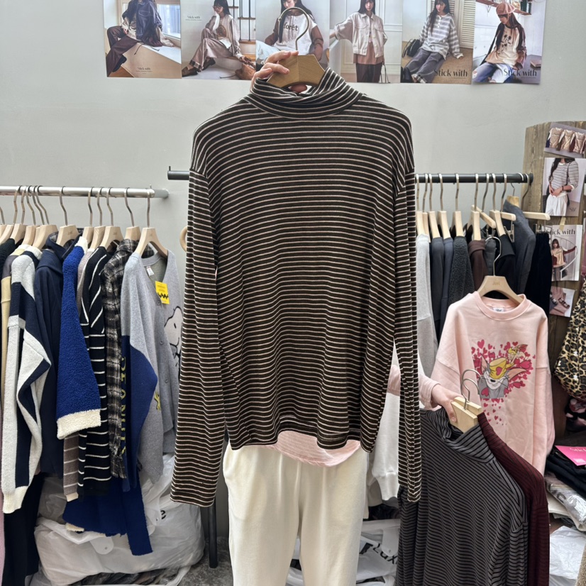 STICK WITH韓國代購㊣女士新品真品熱賣職業人氣25秋冬長袖T恤STICK WITH長袖T恤圖色2棕色