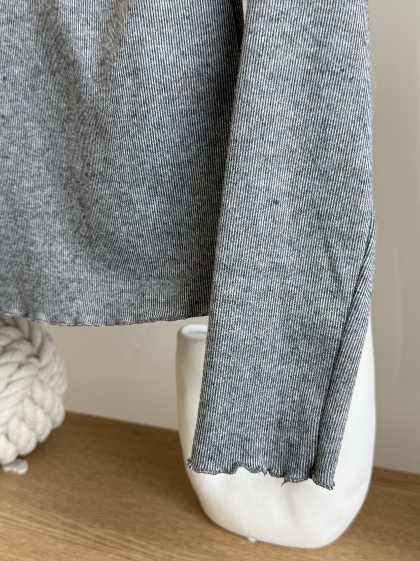 LARCENCICL東大門㊣直郵女士新品熱賣25秋冬休閑推薦長袖T恤LARCENCICL長袖T恤