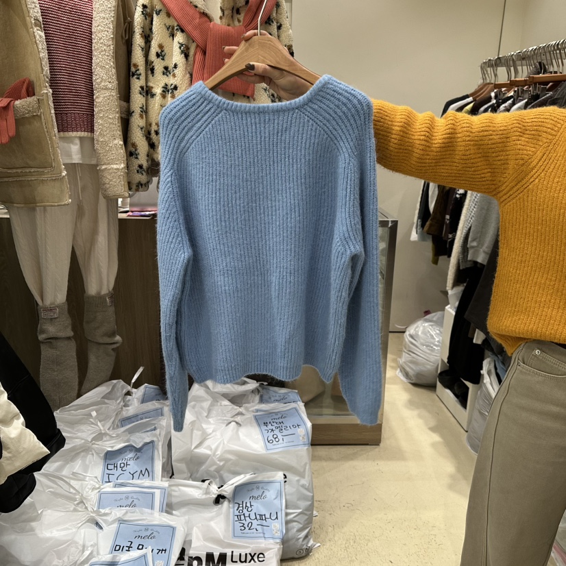 MELO韓國直郵㊣女裝新品職業推薦25秋冬真品時尚針織衫V領抓絨MELO針織衫