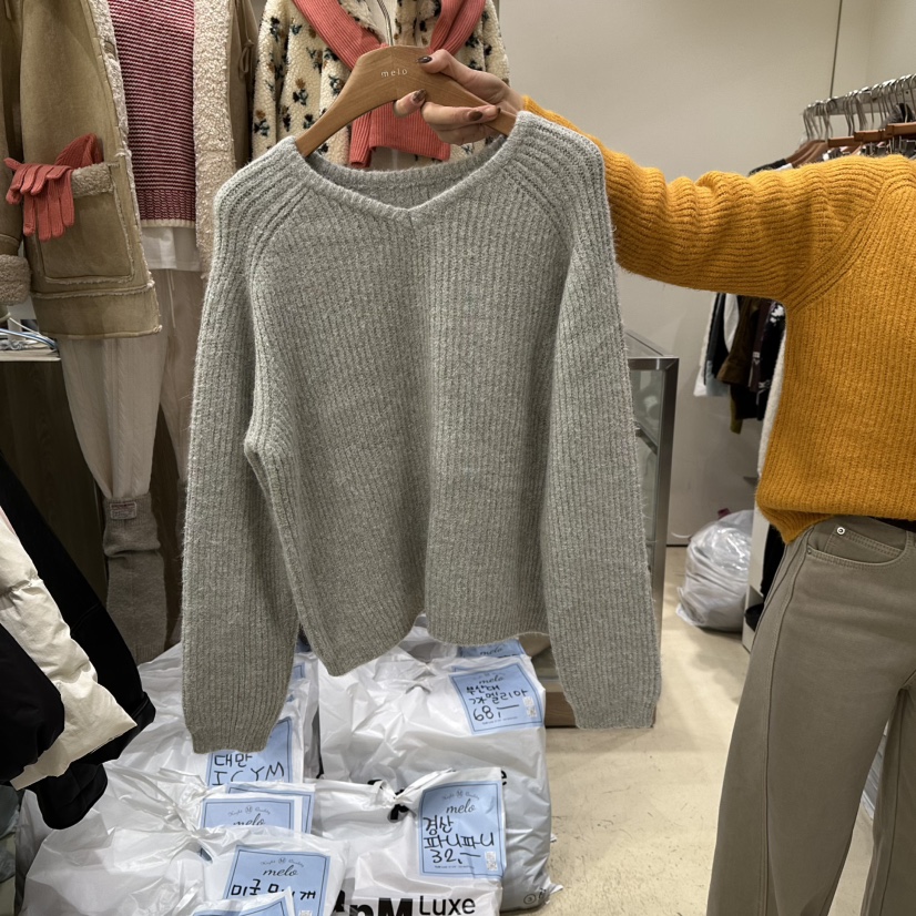 MELO韓國直郵㊣女裝新品職業推薦25秋冬真品時尚針織衫V領抓絨MELO針織衫圖色2