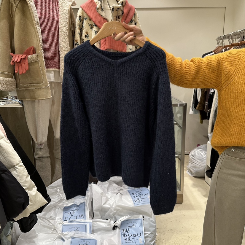 MELO韓國直郵㊣女裝新品職業推薦25秋冬真品時尚針織衫V領抓絨MELO針織衫圖色4