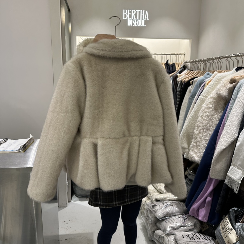 BERTHA東大門㊣直郵女裝新款25秋冬休閑短款大衣荷葉邊貂絨BERTHA短款大衣