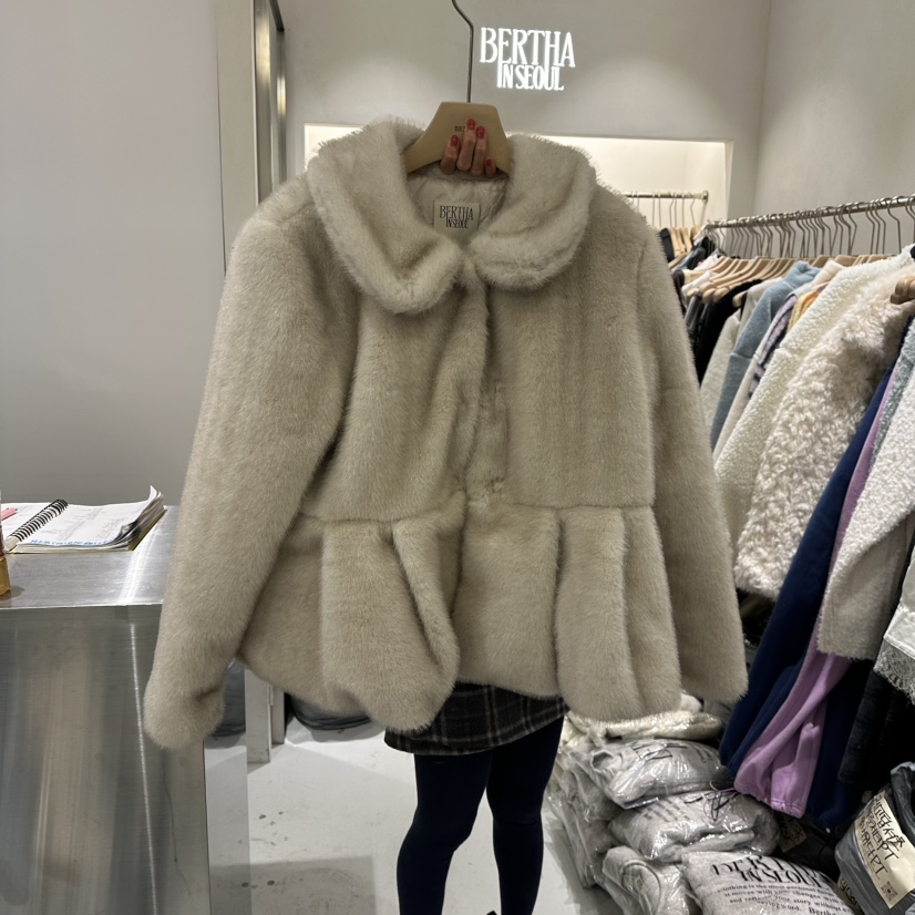 BERTHA東大門㊣直郵女裝新款25秋冬休閑短款大衣荷葉邊貂絨BERTHA短款大衣圖色2