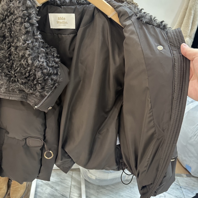 ABLESTUDIO東大門㊣代購女士新款推薦人氣短款羽絨服紐扣鴨絨ABLESTUDIO短款羽絨服