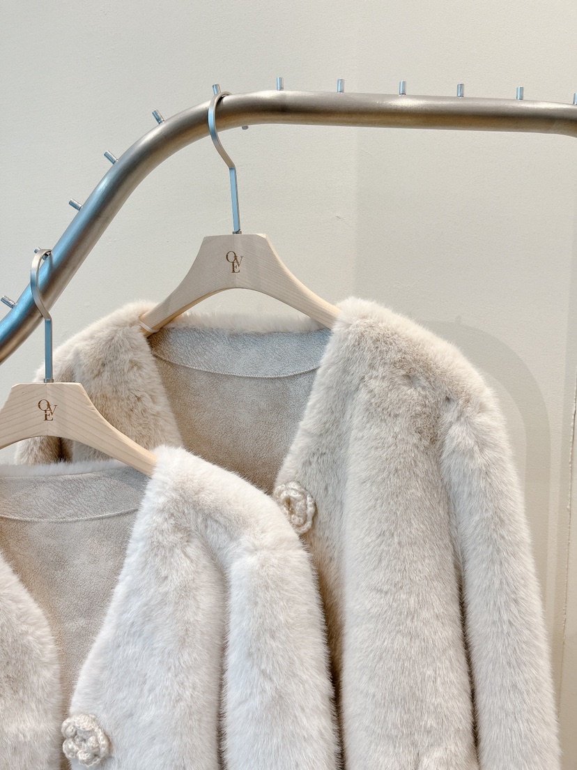 OVE韓國代購㊣女裝新品推薦真品時尚休閑職業25秋冬短款大衣皮草OVE短款大衣