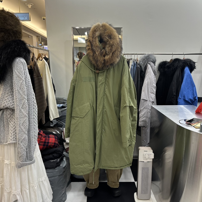 LADYBLACK韓國直郵㊣女士新品25秋冬推薦長款羽絨服浣熊填充絨LADYBLACK長款羽絨服圖色2