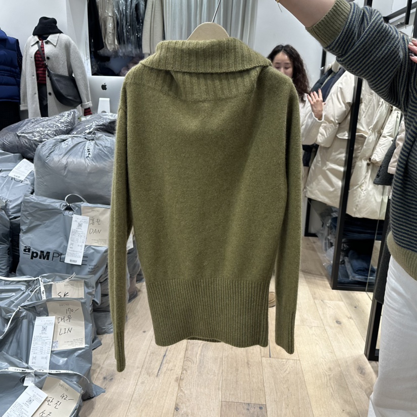 BRUNI/RICOTTA東大門㊣直郵女裝新款推薦人氣針織衫浣熊露肩BRUNI/RICOTTA針織衫