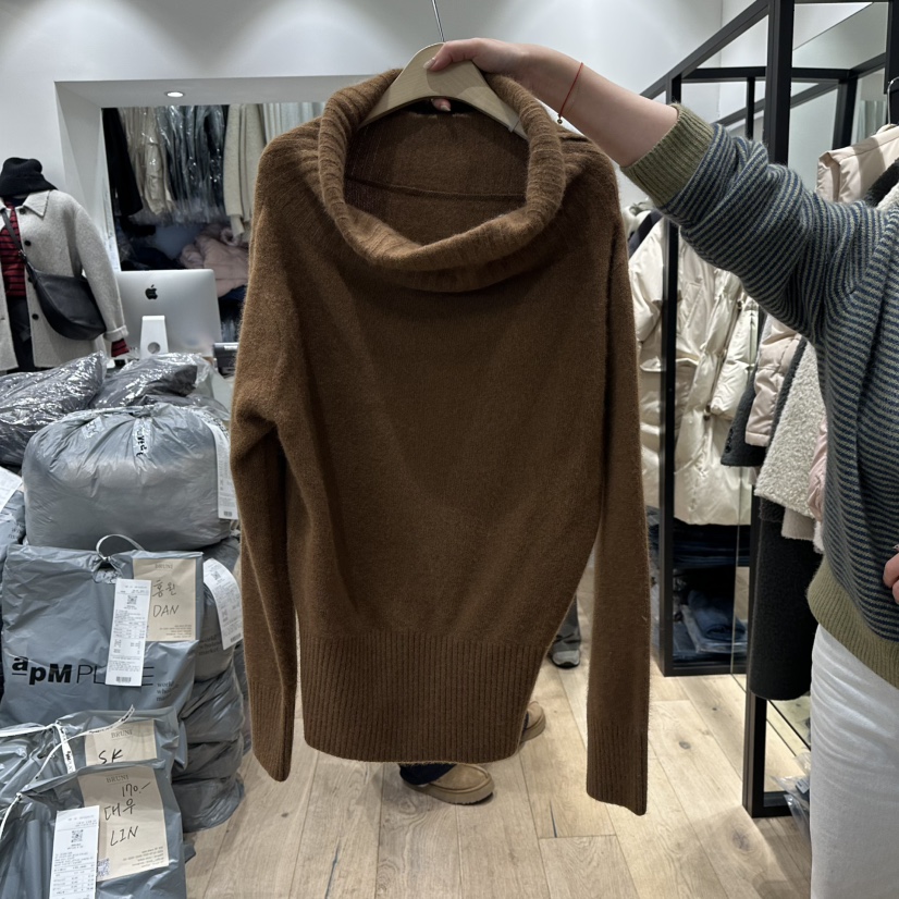 BRUNI/RICOTTA東大門㊣直郵女裝新款推薦人氣針織衫浣熊露肩BRUNI/RICOTTA針織衫圖色1