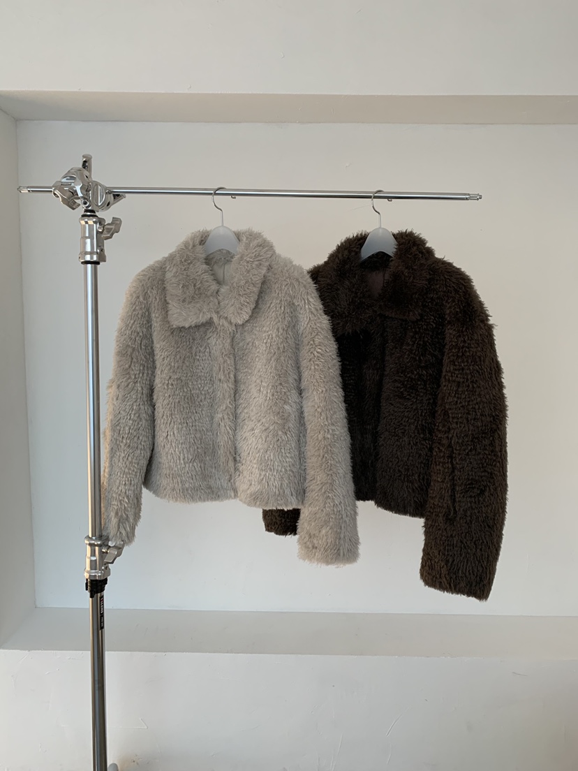 RIVER RAIN韓國代購㊣女裝新品人氣時尚短款大衣奶油色皮草RIVER RAIN短款大衣