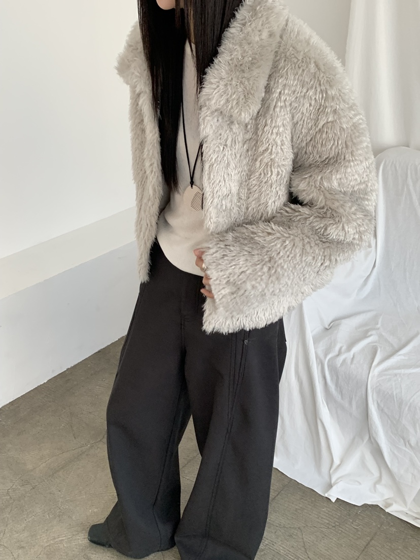 RIVER RAIN韓國代購㊣女裝新品人氣時尚短款大衣奶油色皮草RIVER RAIN短款大衣