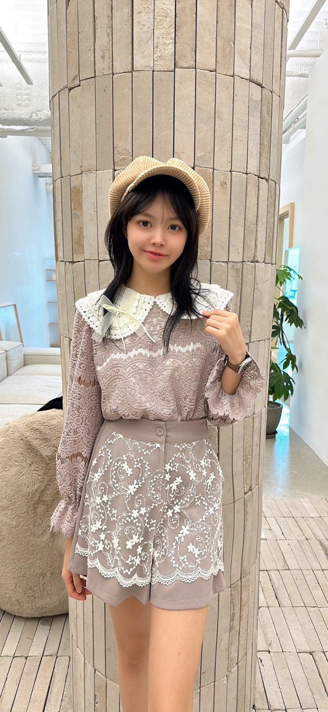 YARD韓國直郵㊣女裝新款時尚熱賣25秋冬襯衫蕾絲衫含胸花雙排扣YARD襯衫/蕾絲衫