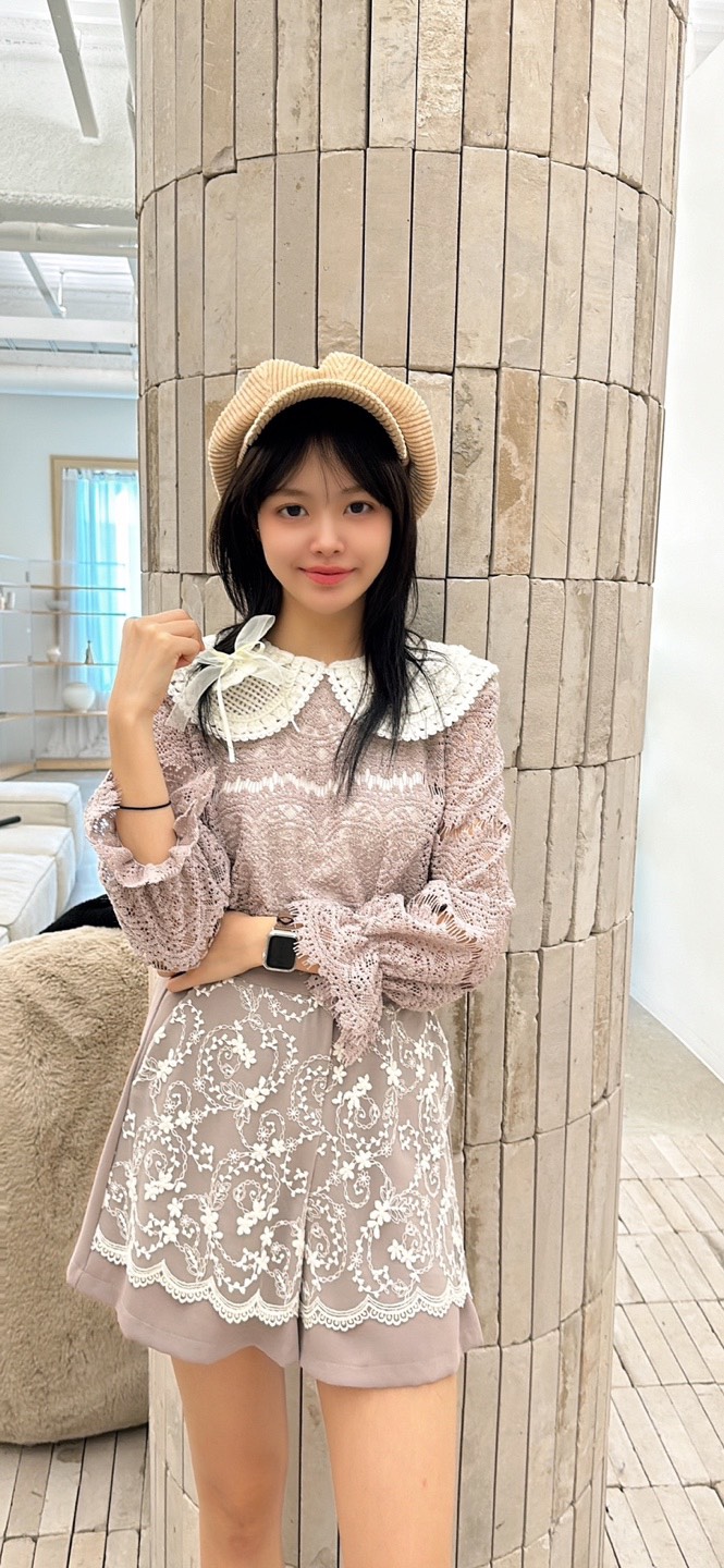 YARD韓國直郵㊣女裝新款時尚熱賣25秋冬襯衫蕾絲衫含胸花雙排扣YARD襯衫/蕾絲衫