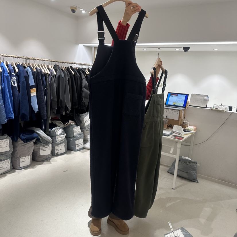 CONNAUGHT東大門㊣直郵女裝新品熱賣推薦時尚真品背帶褲抓絨CONNAUGHT背帶褲