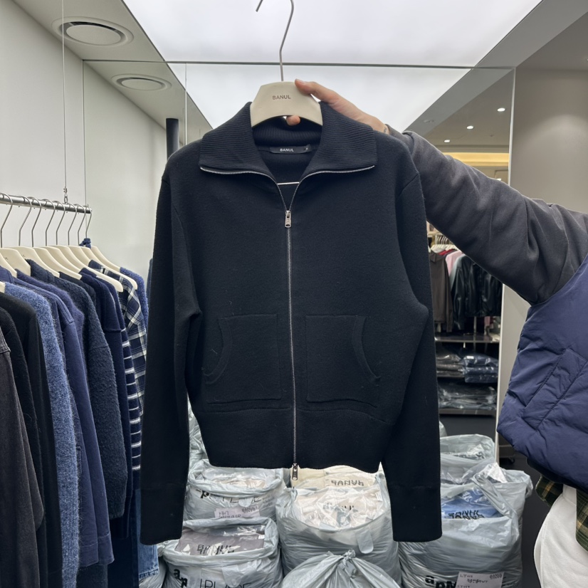 BANUL韓國代購㊣女士新品時尚熱賣真品推薦人氣針織衫口袋拉鏈BANUL針織衫圖色2黑色