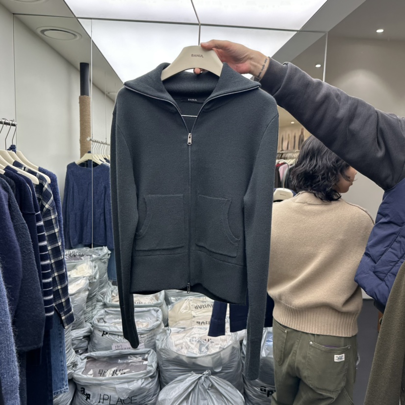 BANUL韓國代購㊣女士新品時尚熱賣真品推薦人氣針織衫口袋拉鏈BANUL針織衫圖色3墨色
