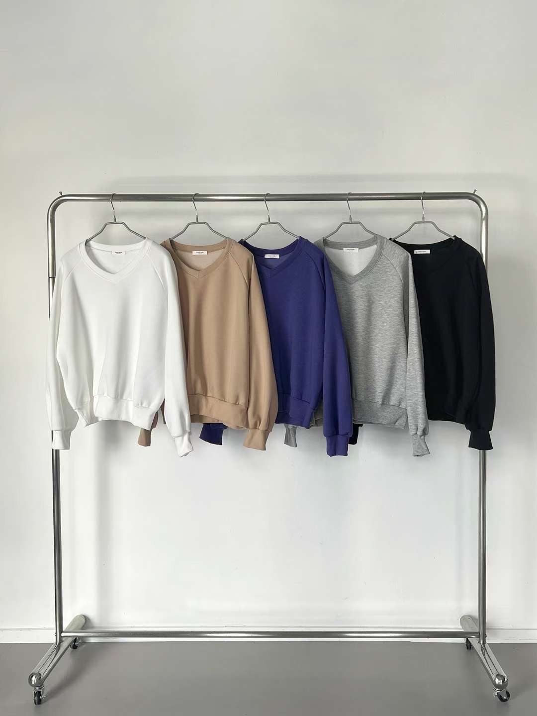 QUEENS MADE韓國代購㊣女士新款休閑人氣職業時尚25秋冬衛衣V領QUEENS MADE衛衣圖色3左三色