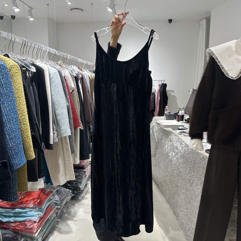 NEROLI 36韓國代購㊣女士新品熱賣時尚推薦連衣裙天鵝絨褶皺NEROLI 36連衣裙圖色2黑色