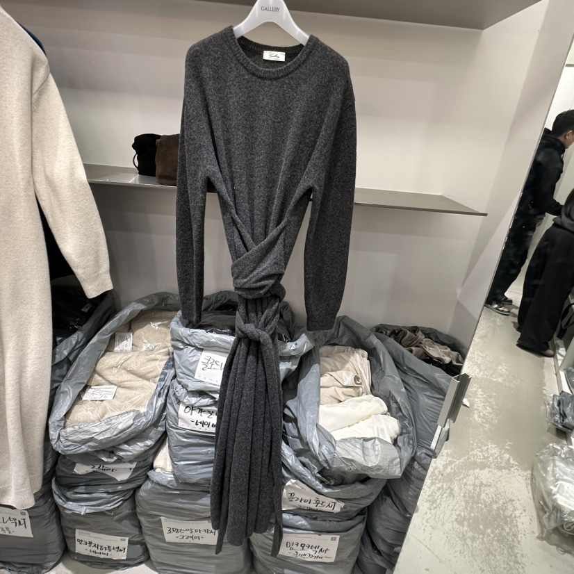 GALLERY-P東大門㊣實拍女裝新品人氣真品推薦職業連衣裙羊絨GALLERY-P連衣裙圖色1墨色