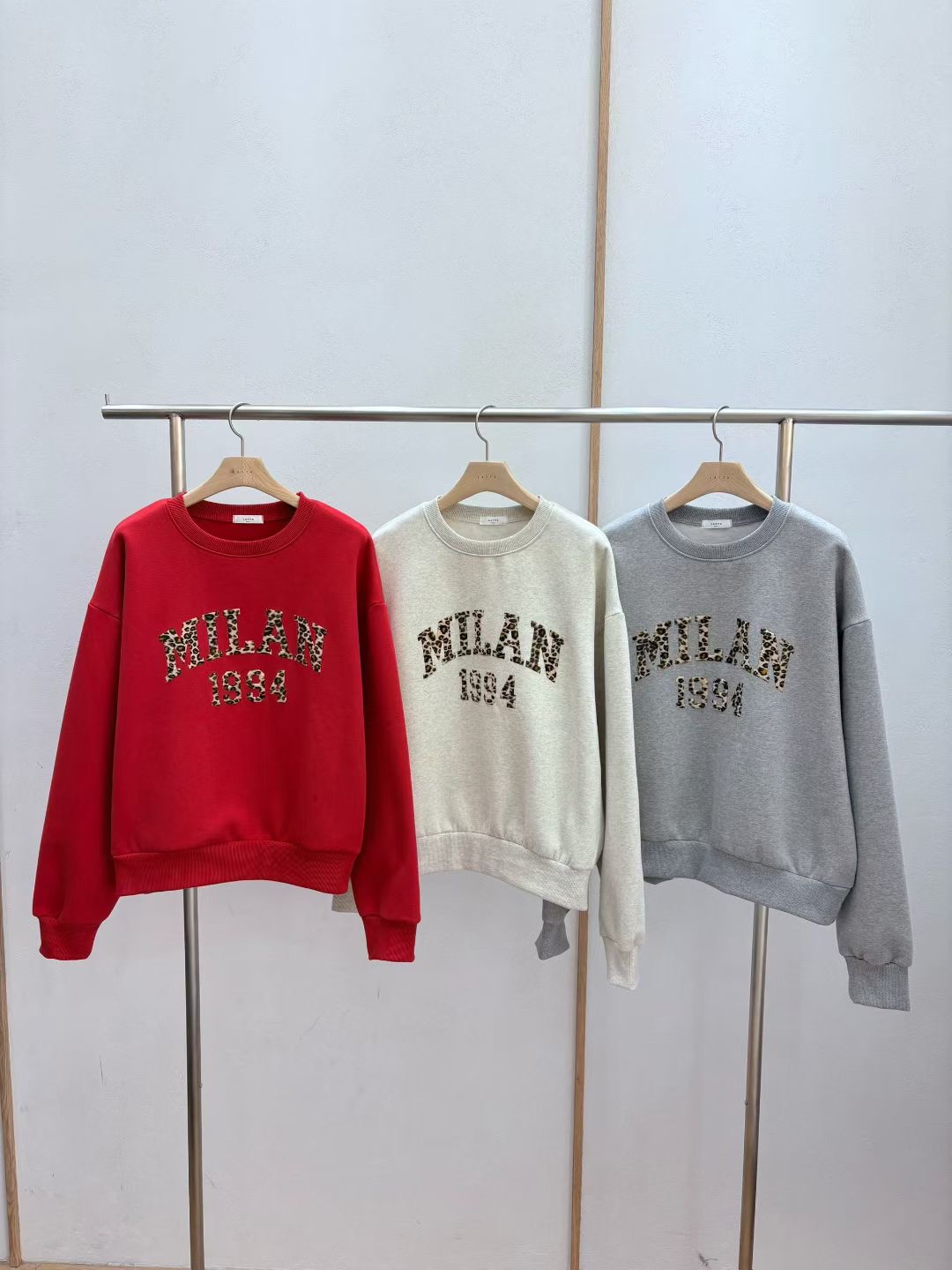 LATTE東大門㊣直郵女裝新品休閑25秋冬職業熱賣推薦真品衛衣LATTE衛衣圖色2左二色