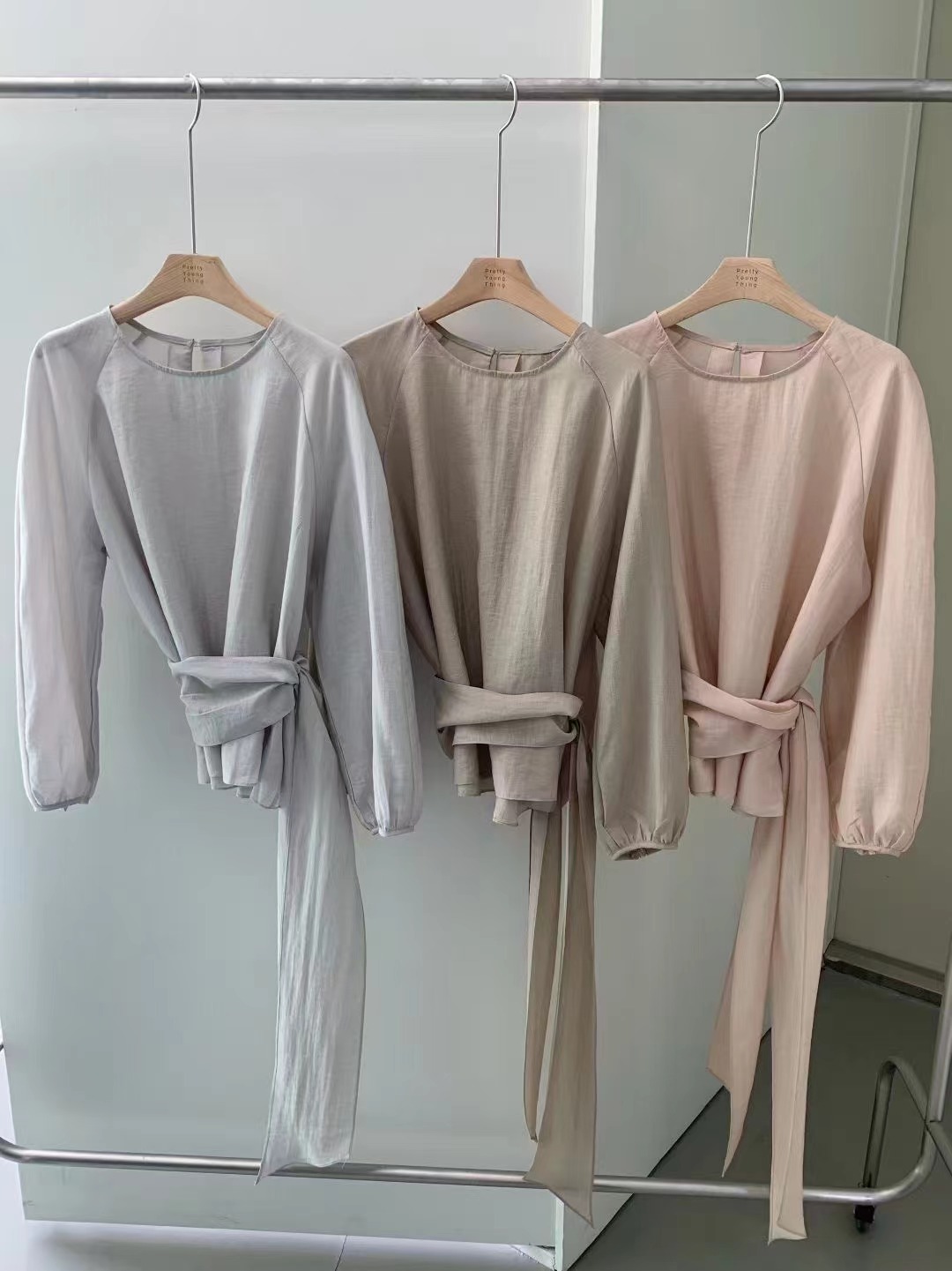 PYT-ot韓國代購㊣女士新品休閑職業推薦人氣襯衫蕾絲衫含腰帶pretty young thing襯衫/蕾絲衫圖色1左一色