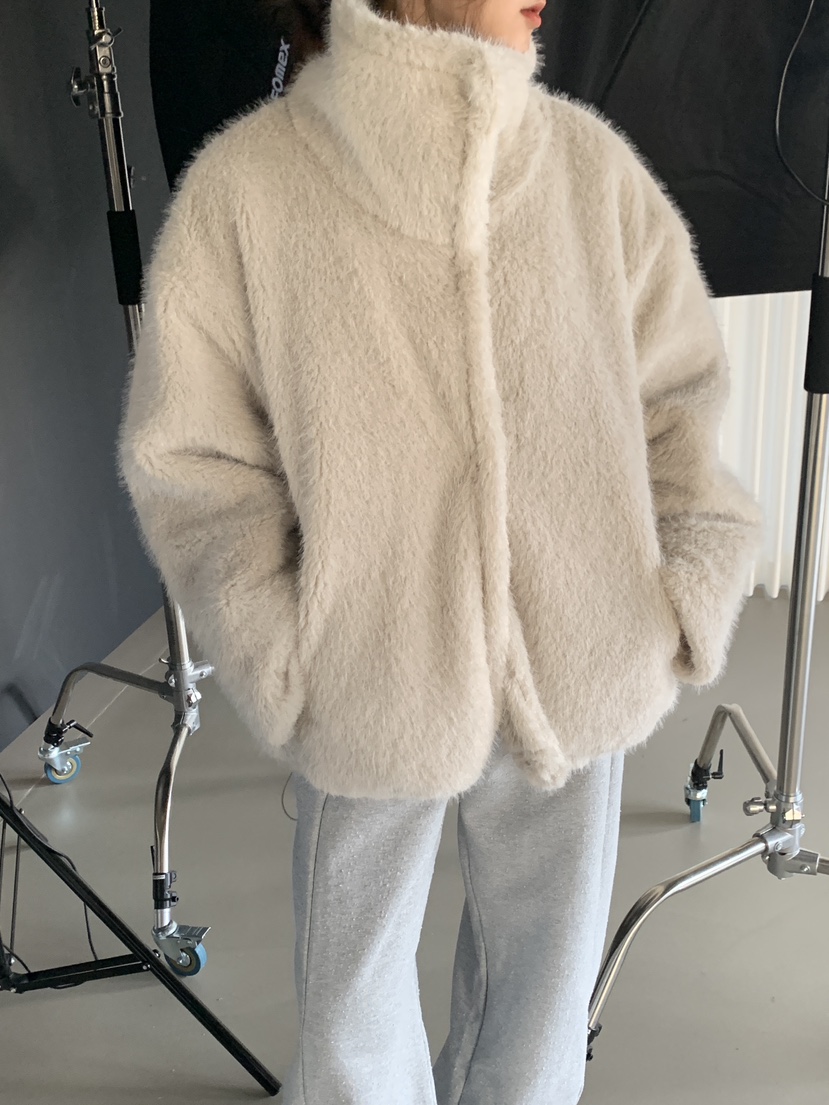 LOGARDEN東大門㊣代購女士新品熱賣人氣時尚短款大衣毛絨高領LO GARDEN短款大衣圖色1