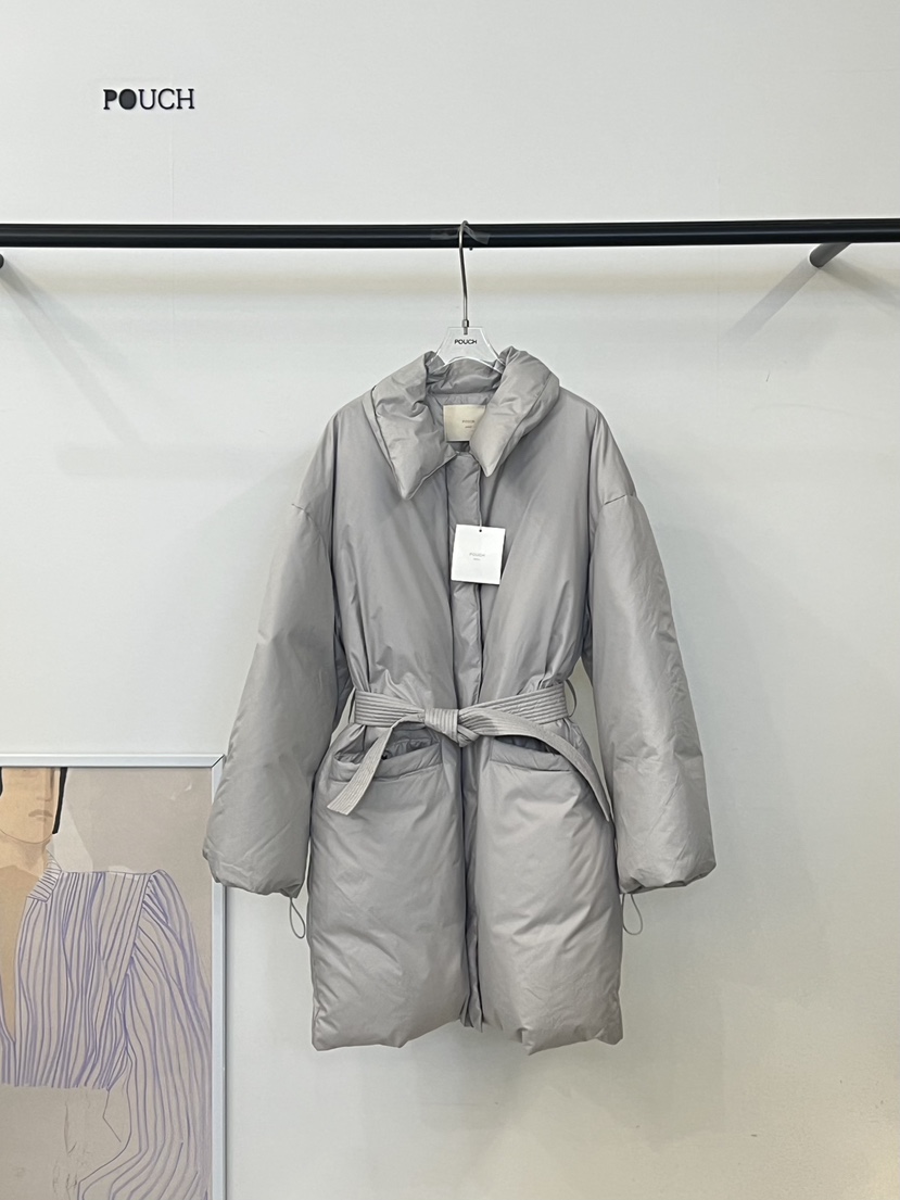 POUCH東大門㊣代購女士新品人氣真品熱賣長款羽絨服含腰帶填充POUCH長款羽絨服圖色1