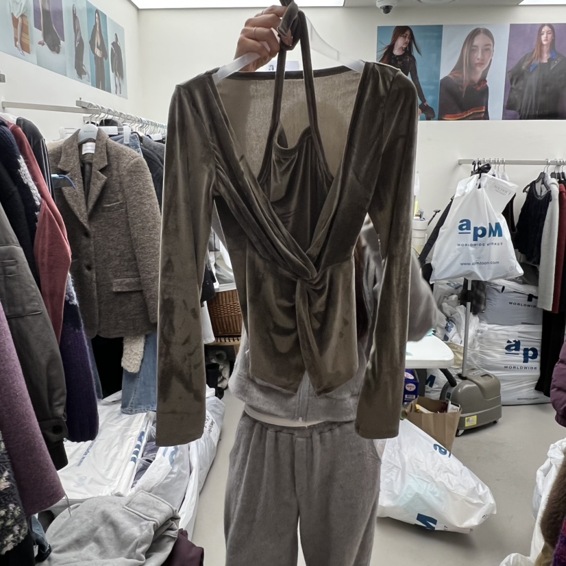 SOLD OUT東大門㊣實拍女裝新款推薦25秋冬長袖T恤假兩件絲絨SOLD OUT長袖T恤圖色4