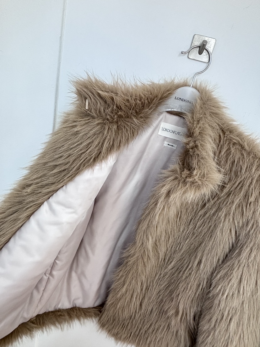 LONDON FLAT東大門㊣實拍女士新品時尚休閑人氣短款大衣皮草LONDON FLAT短款大衣