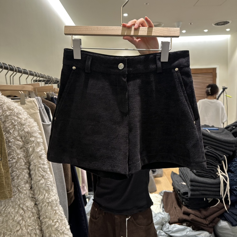 GILLI韓國代購㊣女裝新款人氣職業時尚休閑熱賣25秋冬短褲天鵝絨GILLI短褲圖色2