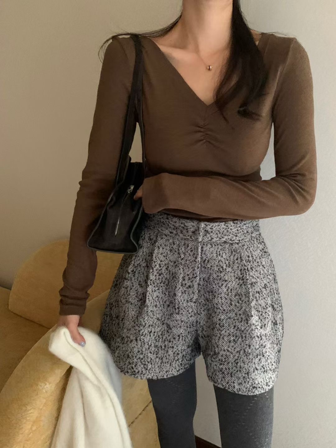 PYT-ot韓國直郵㊣女裝新品時尚推薦25秋冬人氣長袖T恤V領褶皺pretty young thing長袖T恤圖色2