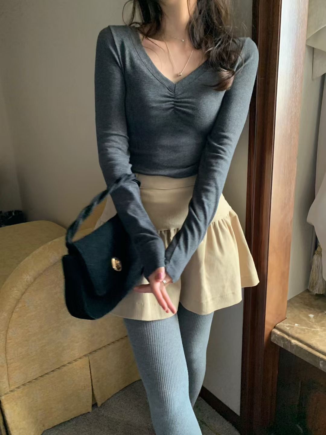 PYT-ot韓國直郵㊣女裝新品時尚推薦25秋冬人氣長袖T恤V領褶皺pretty young thing長袖T恤圖色3