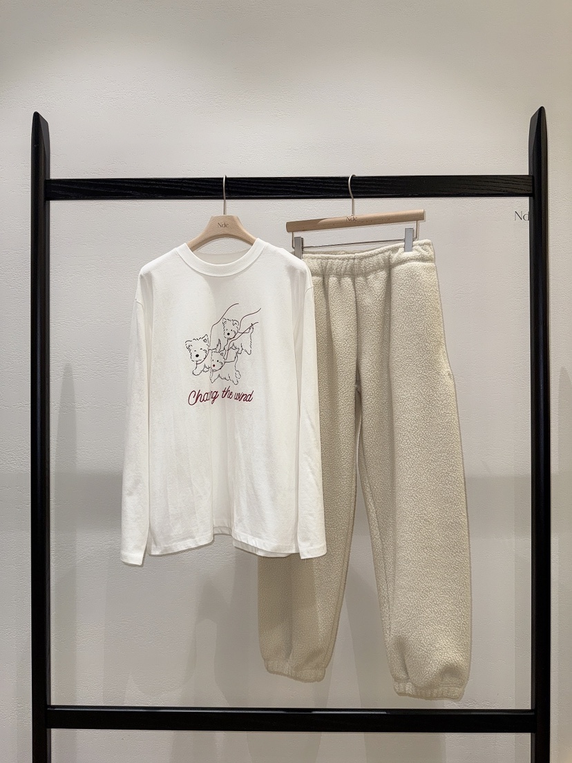 NDE東大門㊣實拍女裝新品熱賣時尚推薦真品人氣25秋冬長袖T恤NDE長袖T恤