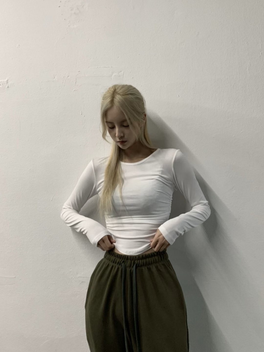 OUTT東大門㊣直郵女裝新款休閑人氣熱賣推薦職業真品長袖T恤OUTT長袖T恤圖色3