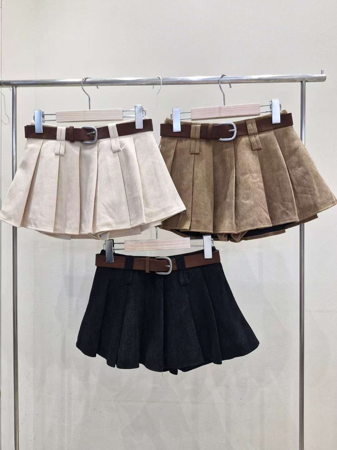 IF U-이퓨-T韓國直郵㊣女士新品真品熱賣短裙不含腰帶褶皺IF U短裙