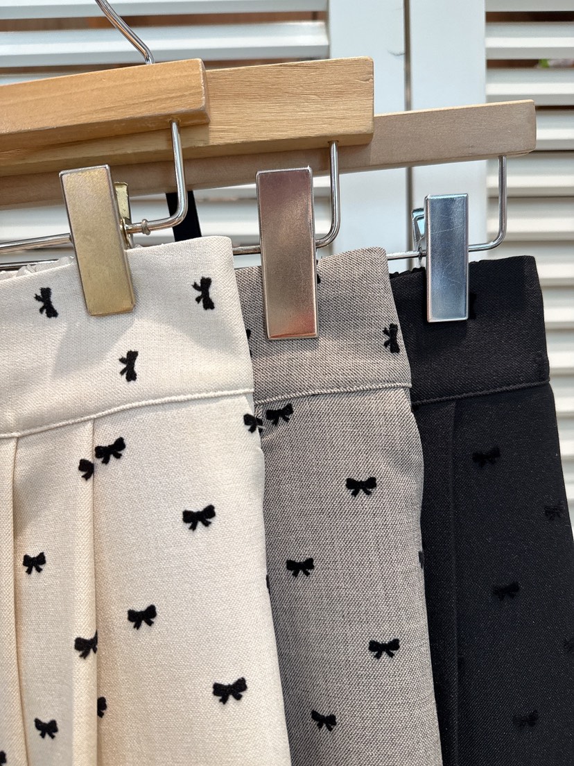 FAVE-L韓國代購㊣女裝新款時尚25秋冬人氣裙褲不含絲巾絲絨FAVE-L裙褲