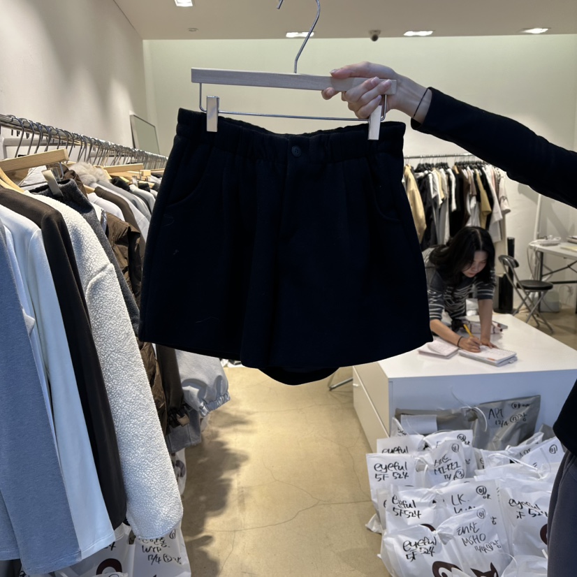 EYEFUL-Q韓國代購㊣女裝新品人氣熱賣職業推薦時尚短褲褶裥eyeful短褲圖色2黑色